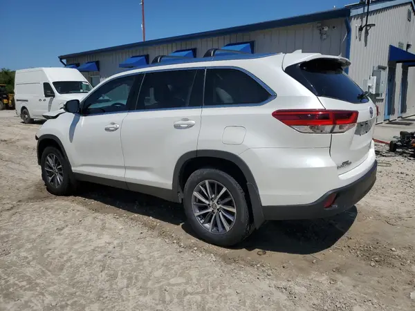 5TDJZRFH9KS571773 2019 TOYOTA HIGHLANDER - Image 2