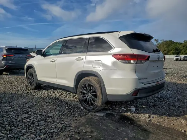5TDJZRFH9KS573118 2019 TOYOTA HIGHLANDER - Image 2