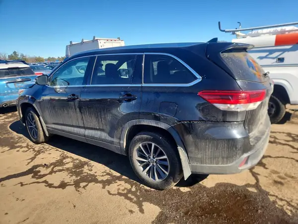 5TDJZRFH9KS575242 2019 TOYOTA HIGHLANDER - Image 2