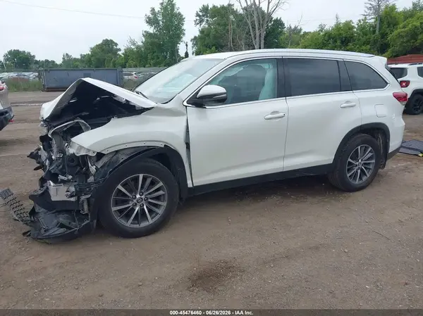 5TDJZRFH9KS575919 2019 TOYOTA HIGHLANDER - Image 2
