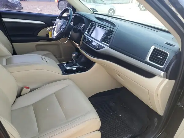 5TDJZRFH9KS577427 2019 TOYOTA HIGHLANDER - Image 8