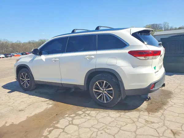 5TDJZRFH9KS577461 2019 TOYOTA HIGHLANDER - Image 2
