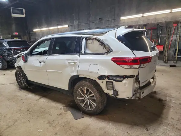 5TDJZRFH9KS578433 2019 TOYOTA HIGHLANDER - Image 2