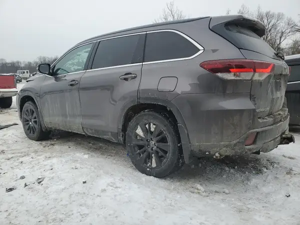 5TDJZRFH9KS578755 2019 TOYOTA HIGHLANDER - Image 2