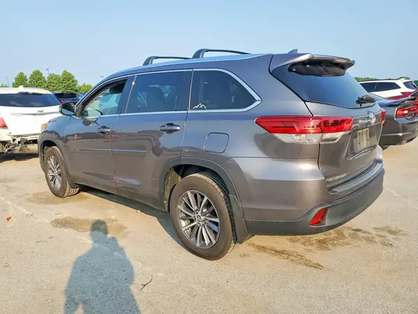 5TDJZRFH9KS578819 2019 TOYOTA HIGHLANDER - Image 2