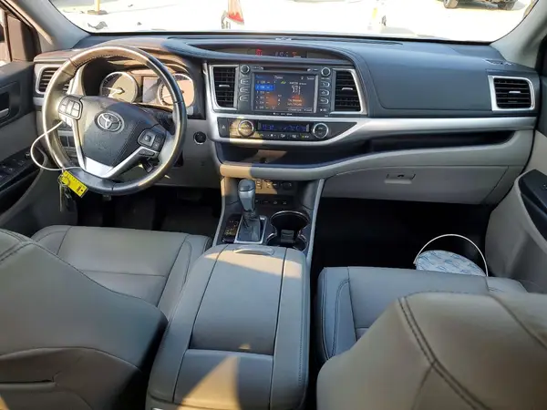 5TDJZRFH9KS578819 2019 TOYOTA HIGHLANDER - Image 8