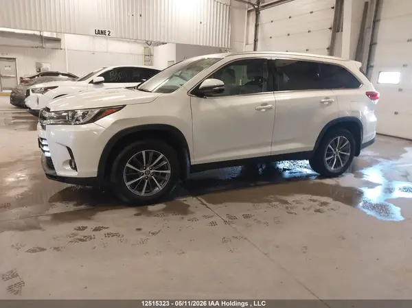 5TDJZRFH9KS579646 2019 TOYOTA HIGHLANDER - Image 2