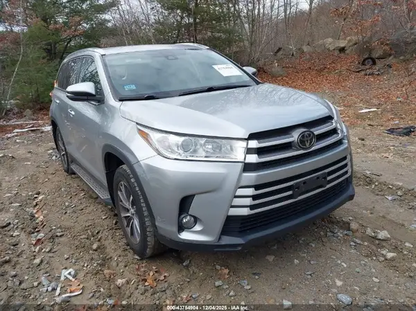 5TDJZRFH9KS579758 2019 TOYOTA HIGHLANDER - Image 1