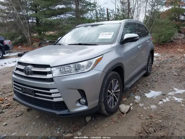 5TDJZRFH9KS579758 2019 TOYOTA HIGHLANDER - Image 2