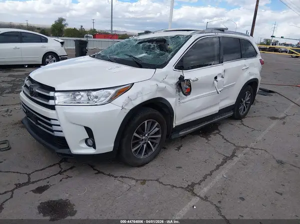 5TDJZRFH9KS584829 2019 TOYOTA HIGHLANDER - Image 2