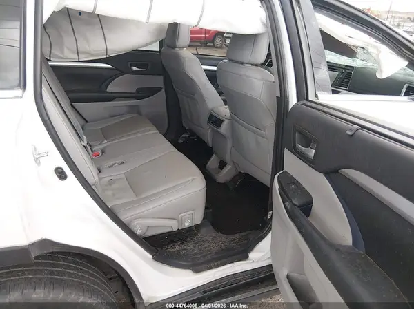 5TDJZRFH9KS584829 2019 TOYOTA HIGHLANDER - Image 8