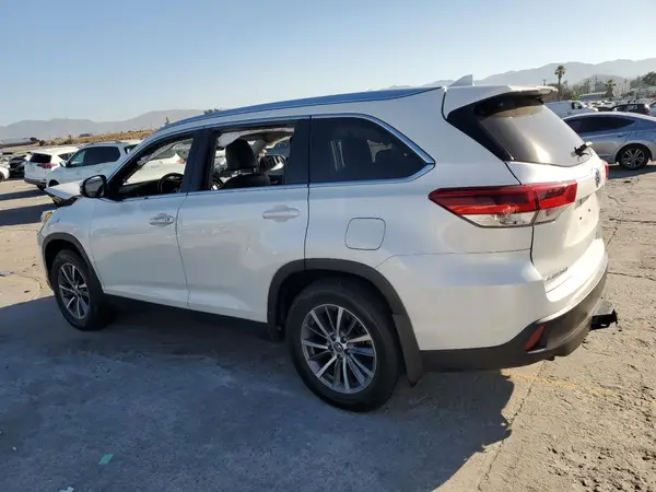 5TDJZRFH9KS584944 2019 TOYOTA HIGHLANDER - Image 2