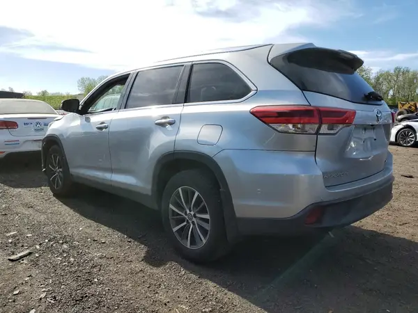 5TDJZRFH9KS585138 2019 TOYOTA HIGHLANDER - Image 2