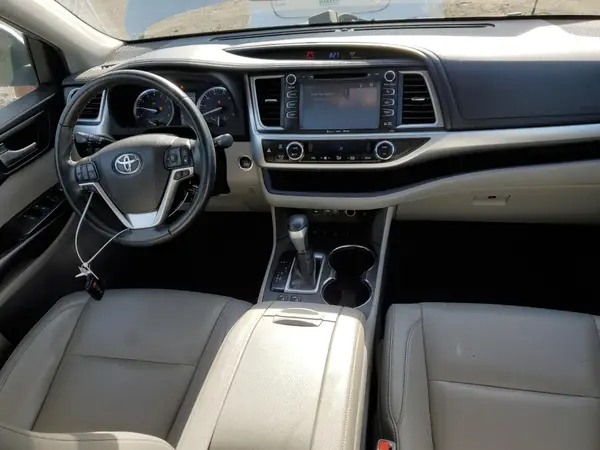 5TDJZRFH9KS585138 2019 TOYOTA HIGHLANDER - Image 8