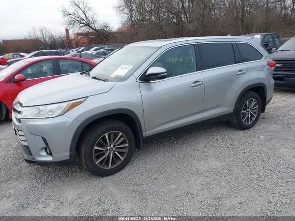 5TDJZRFH9KS585639 2019 TOYOTA HIGHLANDER - Image 2