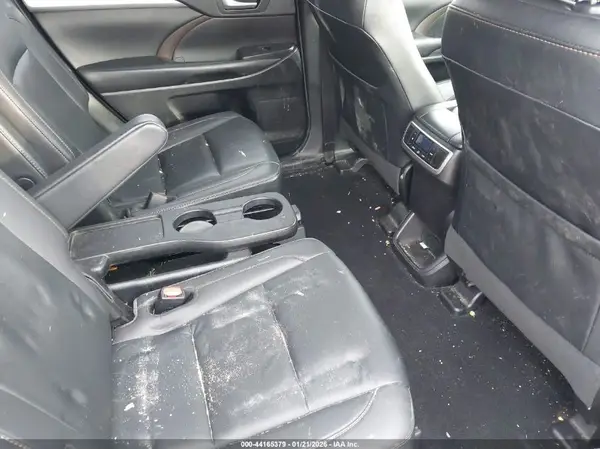 5TDJZRFH9KS585639 2019 TOYOTA HIGHLANDER - Image 8