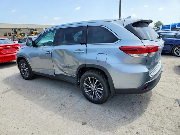 5TDJZRFH9KS588346 2019 TOYOTA HIGHLANDER - Image 2