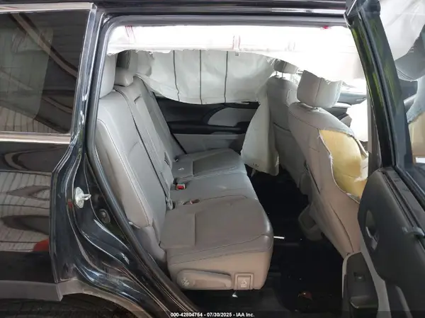 5TDJZRFH9KS588802 2019 TOYOTA HIGHLANDER - Image 8