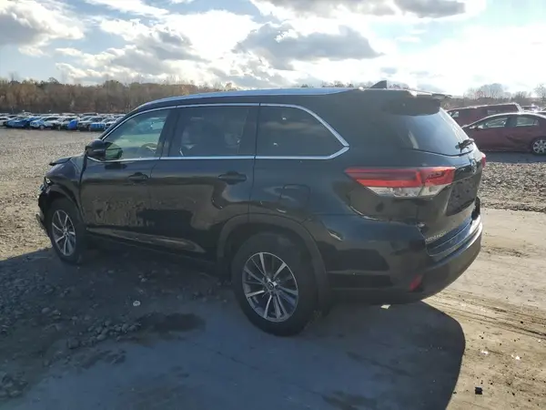 5TDJZRFH9KS589285 2019 TOYOTA HIGHLANDER - Image 2