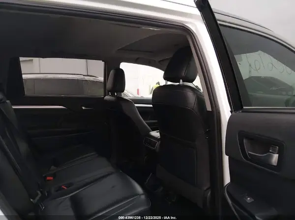 5TDJZRFH9KS591389 2019 TOYOTA HIGHLANDER - Image 8
