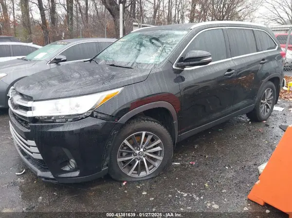 5TDJZRFH9KS597953 2019 TOYOTA HIGHLANDER - Image 2