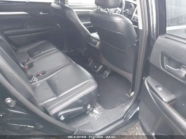 5TDJZRFH9KS597953 2019 TOYOTA HIGHLANDER - Image 8