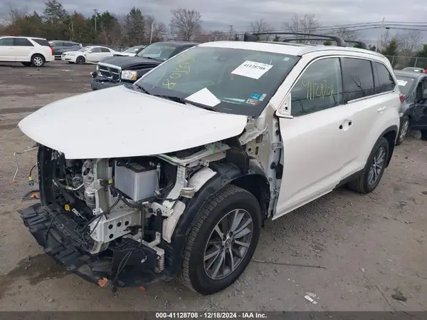 5TDJZRFH9KS598746 2019 TOYOTA HIGHLANDER - Image 2