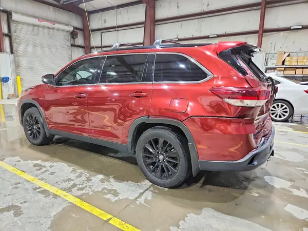 5TDJZRFH9KS598956 2019 TOYOTA HIGHLANDER - Image 2