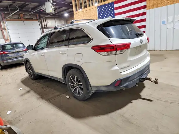 5TDJZRFH9KS599332 2019 TOYOTA HIGHLANDER - Image 2