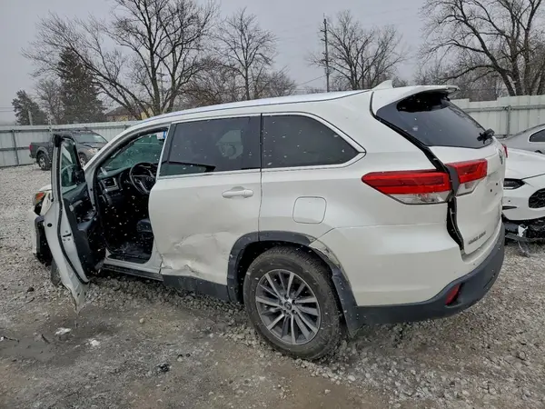 5TDJZRFH9KS600723 2019 TOYOTA HIGHLANDER - Image 2