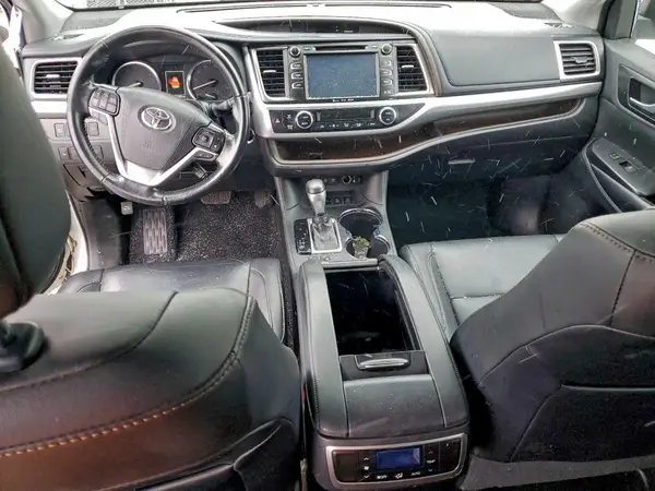 5TDJZRFH9KS600723 2019 TOYOTA HIGHLANDER - Image 8
