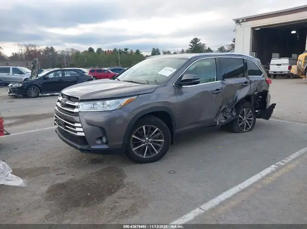 5TDJZRFH9KS601497 2019 TOYOTA HIGHLANDER - Image 2