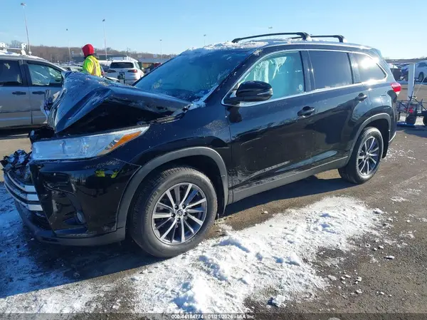 5TDJZRFH9KS606361 2019 TOYOTA HIGHLANDER - Image 2