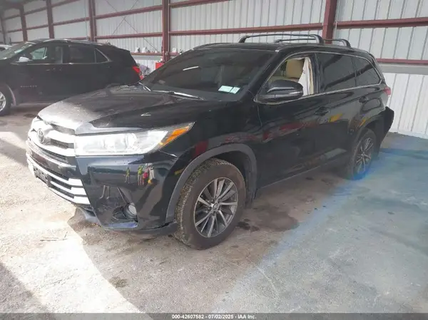 5TDJZRFH9KS608028 2019 TOYOTA HIGHLANDER - Image 2