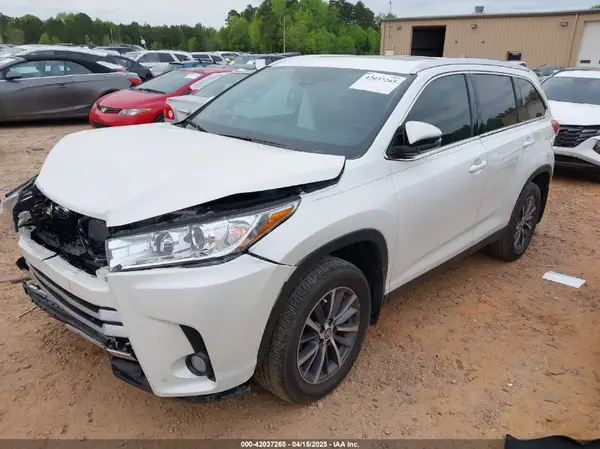 5TDJZRFH9KS609292 2019 TOYOTA HIGHLANDER - Image 2