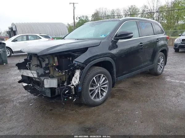 5TDJZRFH9KS610684 2019 TOYOTA HIGHLANDER - Image 2