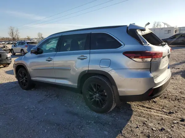 5TDJZRFH9KS613925 2019 TOYOTA HIGHLANDER - Image 2