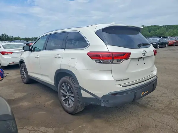 5TDJZRFH9KS615027 2019 TOYOTA HIGHLANDER - Image 2