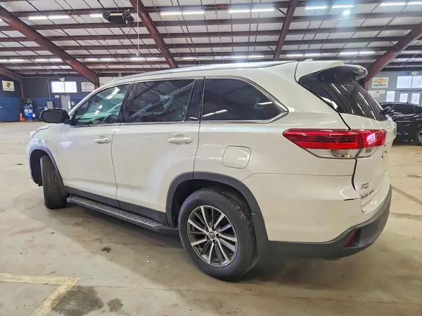 5TDJZRFH9KS616372 2019 TOYOTA HIGHLANDER - Image 2