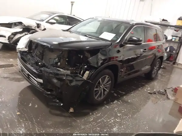 5TDJZRFH9KS616890 2019 TOYOTA HIGHLANDER - Image 2