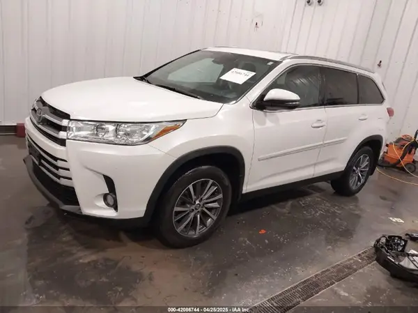 5TDJZRFH9KS616954 2019 TOYOTA HIGHLANDER - Image 2