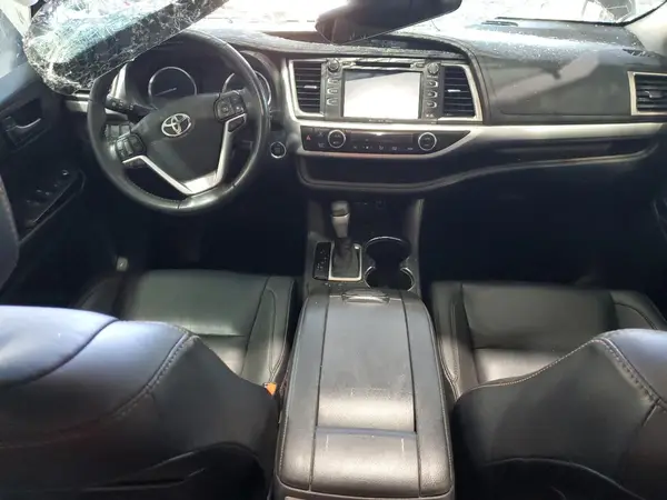 5TDJZRFH9KS617215 2019 TOYOTA HIGHLANDER - Image 8