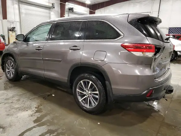 5TDJZRFH9KS618624 2019 TOYOTA HIGHLANDER - Image 2