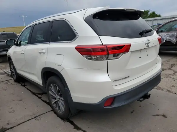 5TDJZRFH9KS618851 2019 TOYOTA HIGHLANDER - Image 2