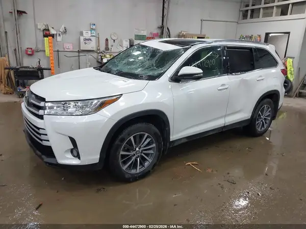 5TDJZRFH9KS619479 2019 TOYOTA HIGHLANDER - Image 2