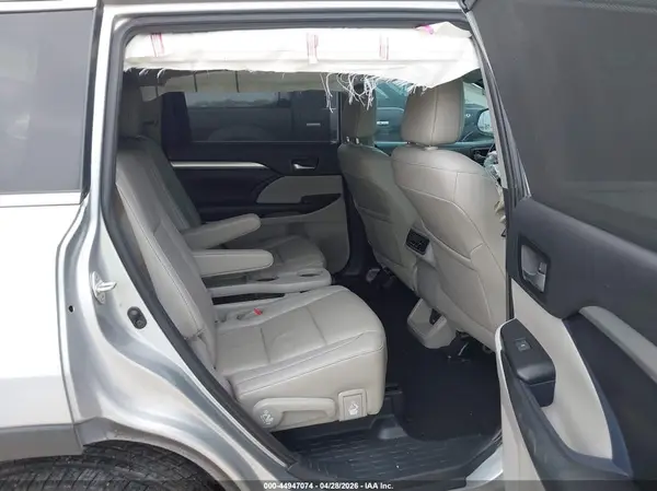 5TDJZRFH9KS620034 2019 TOYOTA HIGHLANDER - Image 8