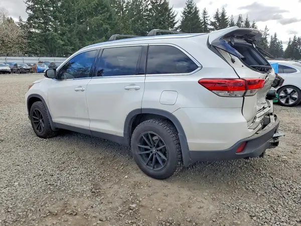 5TDJZRFH9KS620437 2019 TOYOTA HIGHLANDER - Image 2