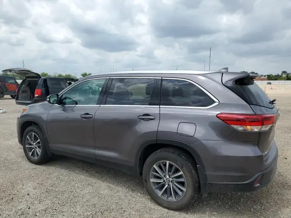 5TDJZRFH9KS621930 2019 TOYOTA HIGHLANDER - Image 2