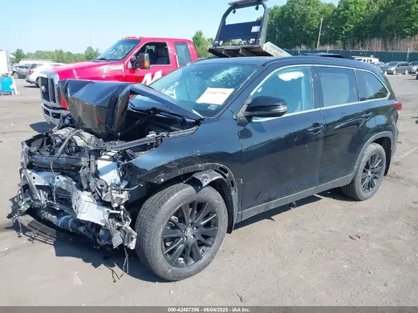 5TDJZRFH9KS622589 2019 TOYOTA HIGHLANDER - Image 2
