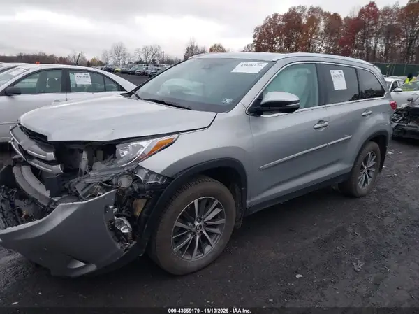 5TDJZRFH9KS623502 2019 TOYOTA HIGHLANDER - Image 2